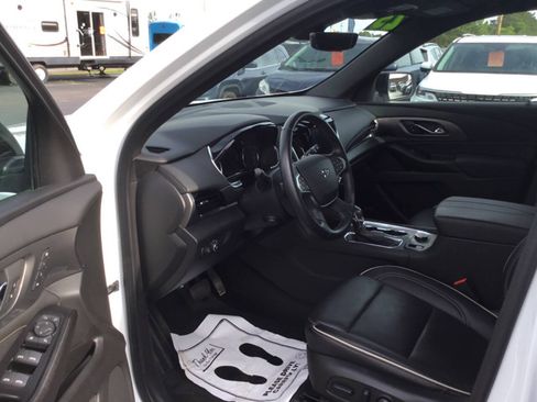 Used 2023 Chevrolet Traverse Premier w/ Redline Edition AWD/4WD image 10