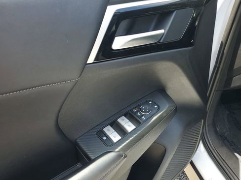 Used 2024 Mitsubishi Outlander FWD image 19