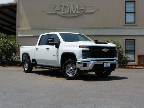 Used 2024 Chevrolet Silverado 2500 W/T AWD/4WD image 3