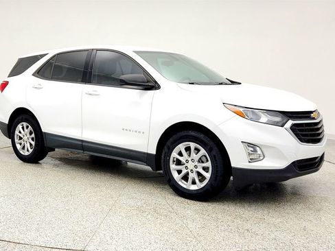 Used 2019 Chevrolet Equinox LS FWD image 3