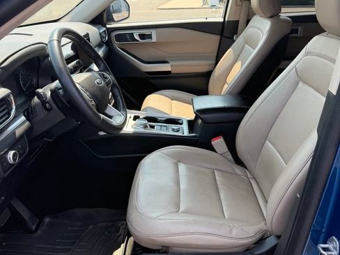 Used 2020 Ford Explorer XLT w/ Equipment Group 202A AWD/4WD image 17