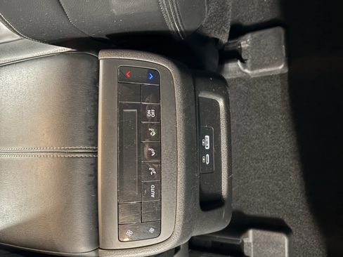 Used 2023 Nissan Pathfinder SL image 9