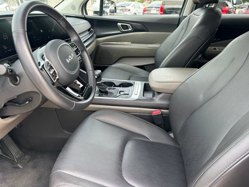 Used 2026 Kia Carnival FWD image 11