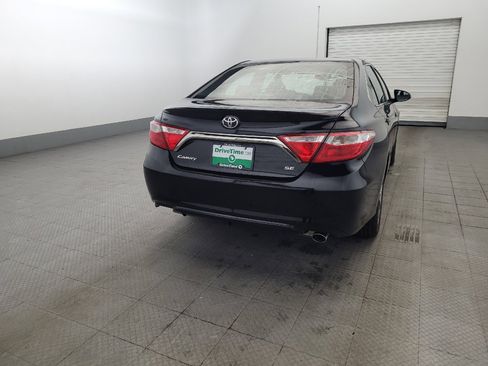 Used 2017 Toyota Camry SE w/ Moonroof Package FWD image 7
