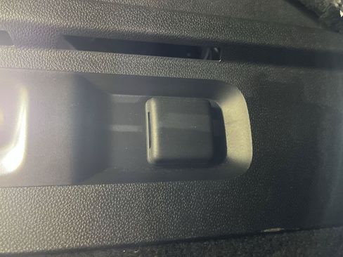 Used 2023 Buick Envision Avenir AWD/4WD image 32
