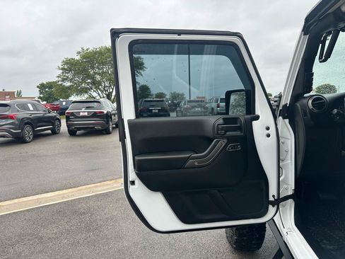 Used 2018 Jeep Wrangler Unlimited Sport S AWD/4WD image 11