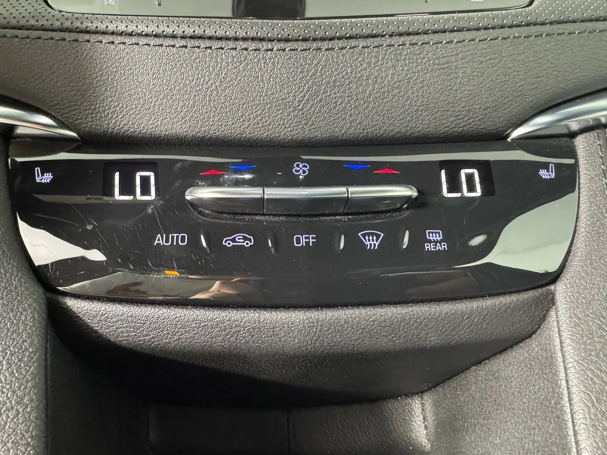 Used 2024 Cadillac XT5 Premium Luxury w/ LPO, Floor Liner Package AWD/4WD image 21