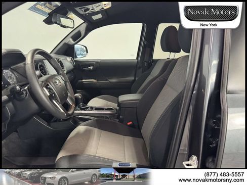 Used 2022 Toyota Tacoma TRD Off-Road AWD/4WD image 12