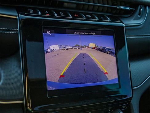 Used 2023 Jeep Grand Cherokee L Altitude image 32