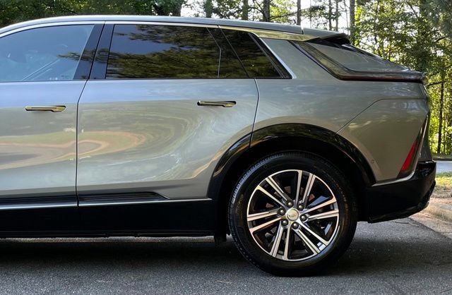 Used 2024 Cadillac Lyriq Luxury AWD/4WD image 5