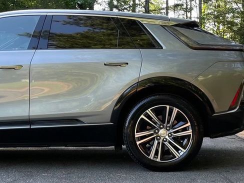 Used 2024 Cadillac Lyriq Luxury AWD/4WD image 5