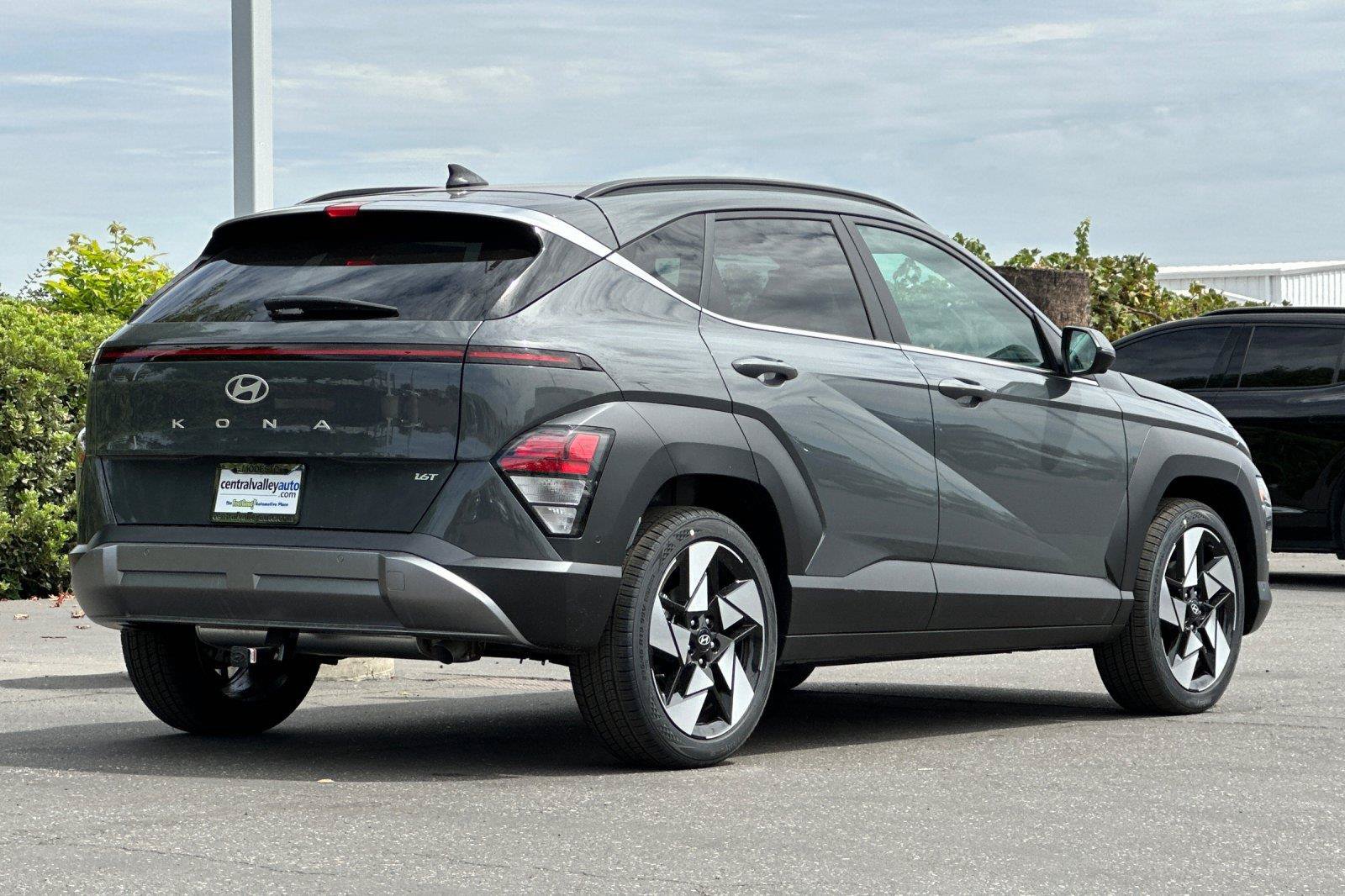 New 2026 Hyundai Kona Limited FWD image 3