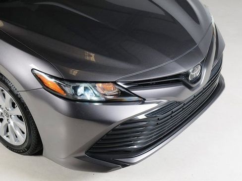 Used 2018 Toyota Camry LE FWD image 29