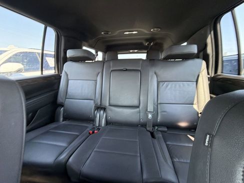 Used 2022 Chevrolet Suburban Z71 AWD/4WD image 13