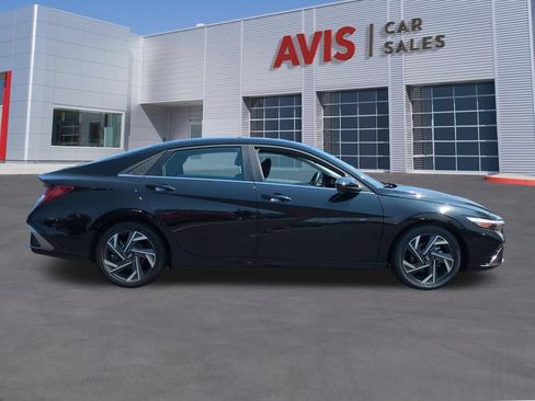Used 2025 Hyundai Elantra SEL FWD image 5