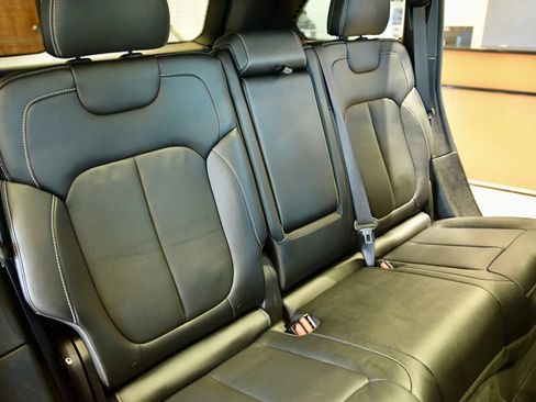 Used 2023 Jeep Grand Cherokee Overland w/ Luxury Tech Group IV AWD/4WD image 25