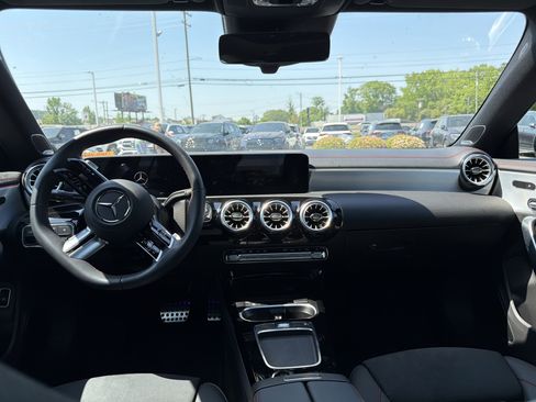 Used 2025 Mercedes-Benz CLA 250 4MATIC image 30