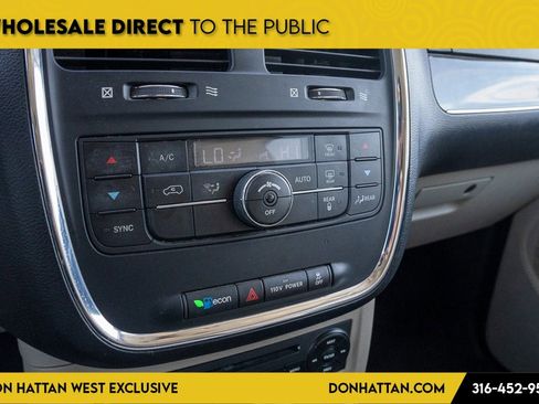 Used 2012 Chrysler Town & Country Touring-L w/ Entertainment Group #2 image 9