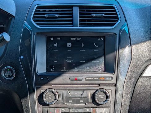 Used 2017 Ford Explorer XLT w/ Equipment Group 202A AWD/4WD image 22