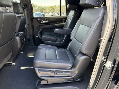 Used 2022 Chevrolet Suburban LT image 22