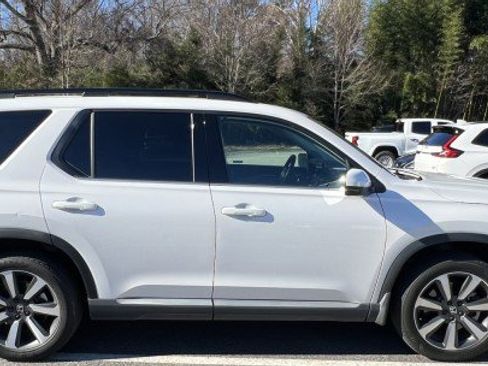 Certified 2023 Honda Pilot Touring image 3