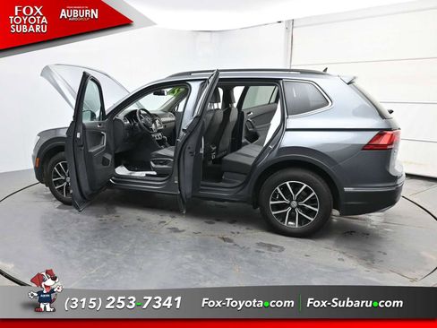 Used 2021 Volkswagen Tiguan SE w/ Panoramic Sunroof Package image 37