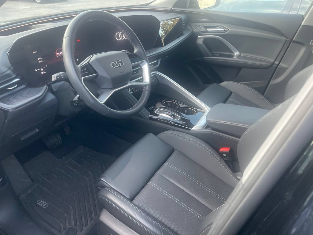 Used 2025 Audi Q5 Premium Plus w/ Premium Plus AWD/4WD image 8