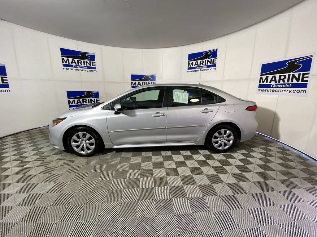 Used 2025 Toyota Corolla LE FWD image 10