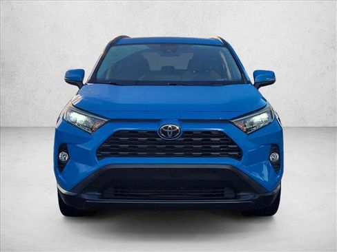 Used 2019 Toyota RAV4 XLE FWD image 2
