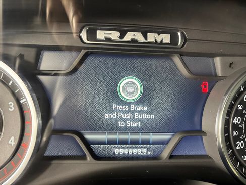 Used 2024 RAM 2500 Laramie AWD/4WD image 11