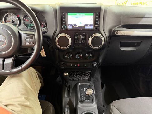 Used 2017 Jeep Wrangler Unlimited Sahara image 24