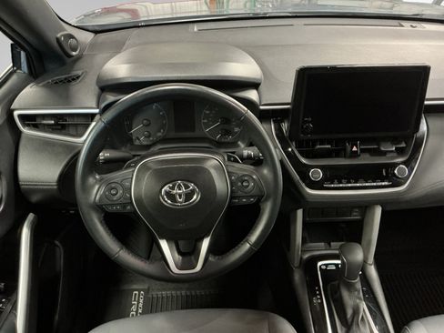 Used 2025 Toyota Corolla Cross AWD Hybrid w/ Moonroof Package image 10