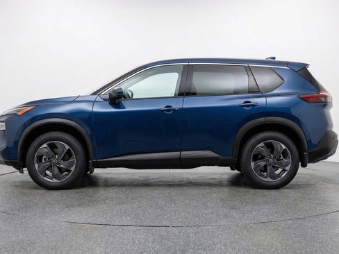 Used 2025 Nissan Rogue SV image 5