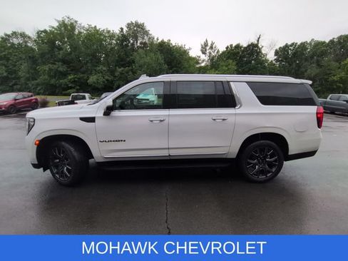 Used 2023 GMC Yukon XL SLT w/ SLT Luxury Package AWD/4WD image 2