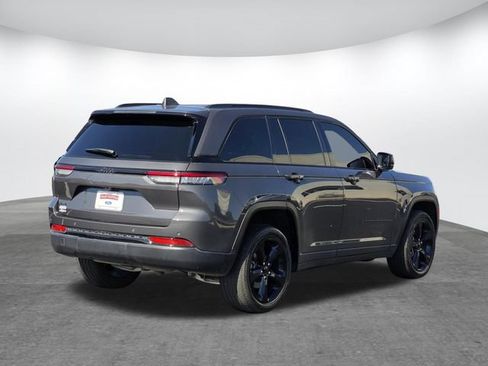 Used 2024 Jeep Grand Cherokee Altitude AWD/4WD image 4