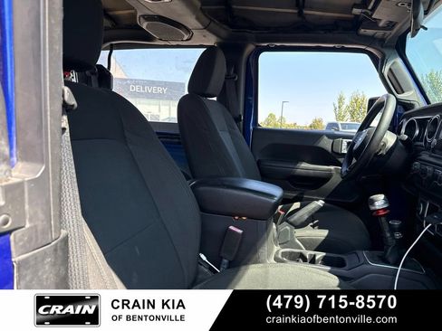 Used 2018 Jeep Wrangler Sport AWD/4WD image 12