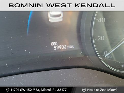 Used 2024 Toyota Sienna Limited image 15