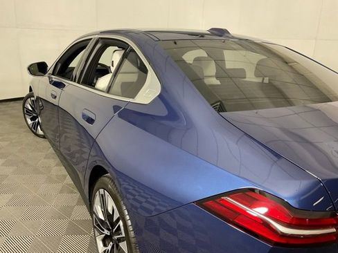 Certified 2024 BMW 530i xDrive w/ Premium Package image 39