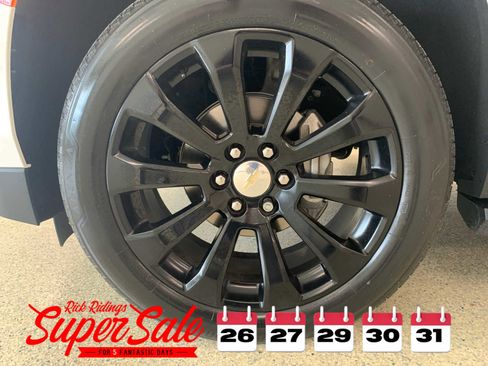 Used 2021 Chevrolet Tahoe Premier w/ Premium Package image 12