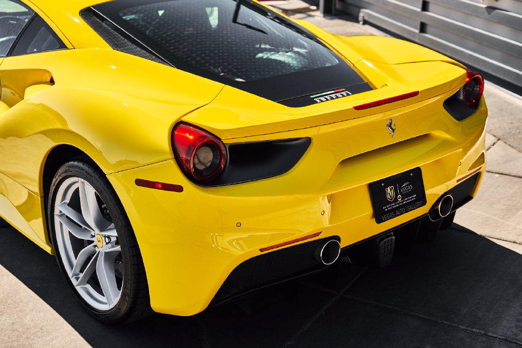 Used 2017 Ferrari 488 GTB RWD image 9