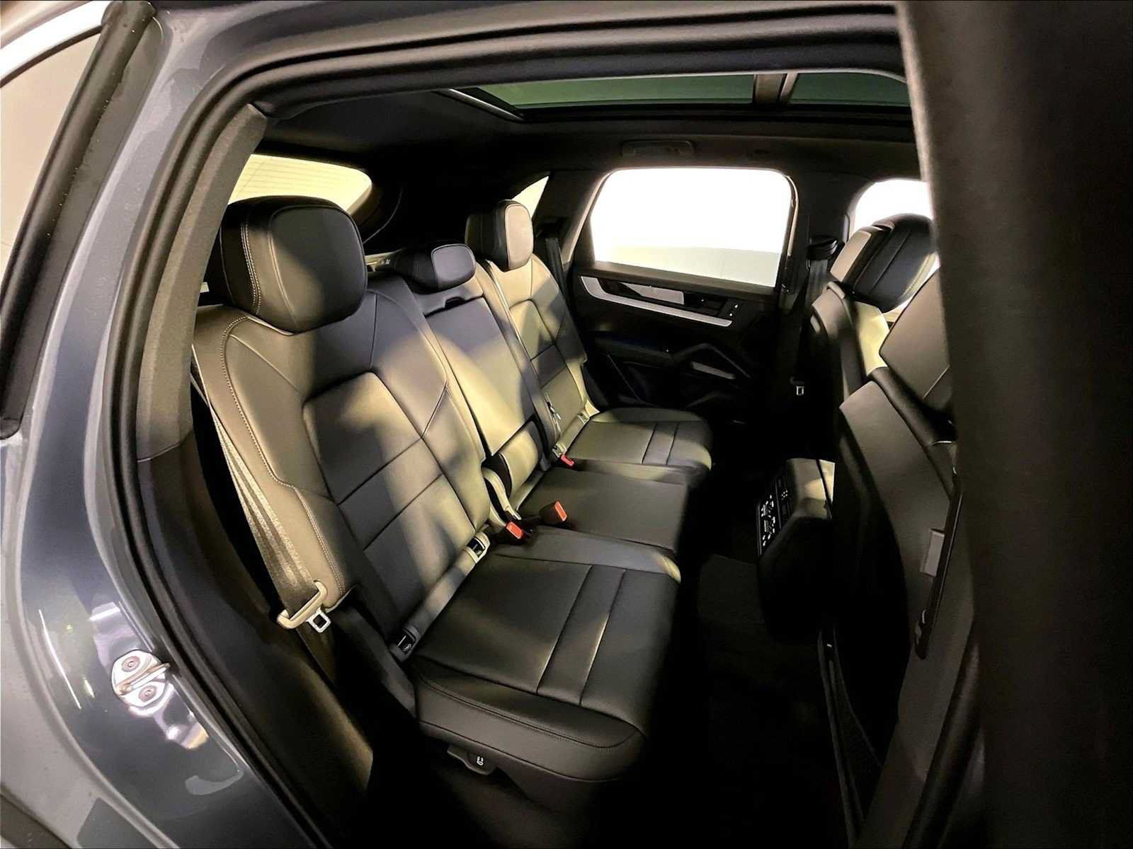 Certified 2026 Porsche Cayenne AWD/4WD image 23