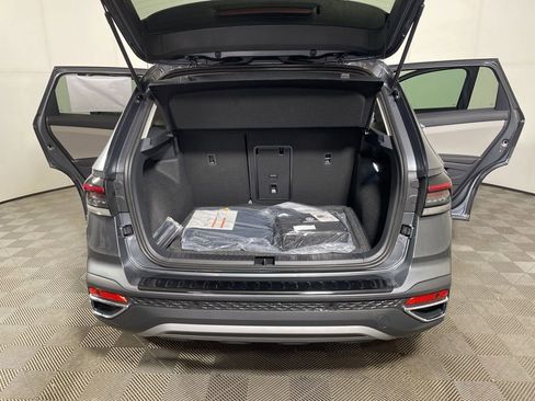 New 2026 Volkswagen Taos SE image 20