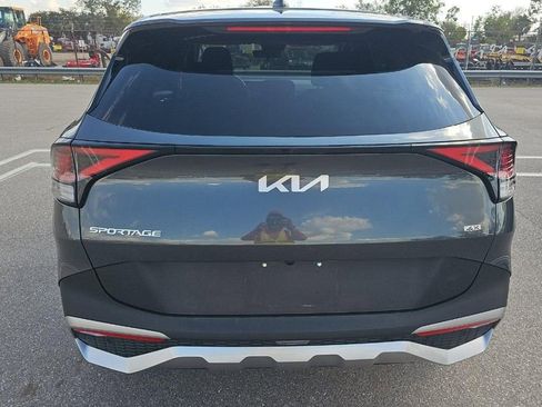 Used 2025 Kia Sportage LX image 3
