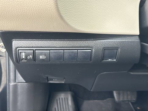 Used 2021 Toyota Corolla LE image 15