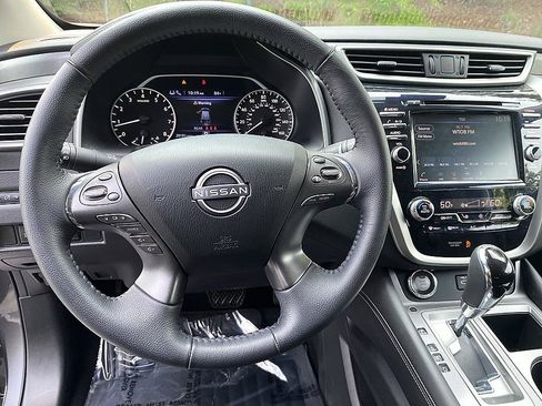 Used 2024 Nissan Murano SV FWD image 13