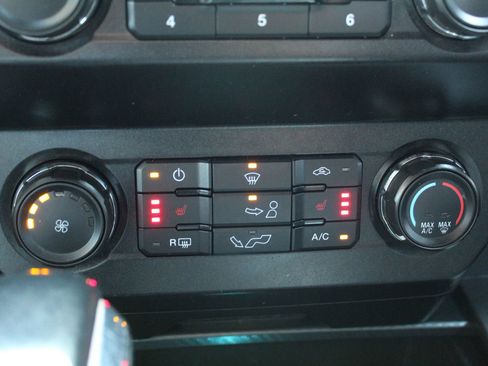 Used 2019 Ford F150 XLT w/ Equipment Group 302A Luxury AWD/4WD image 22