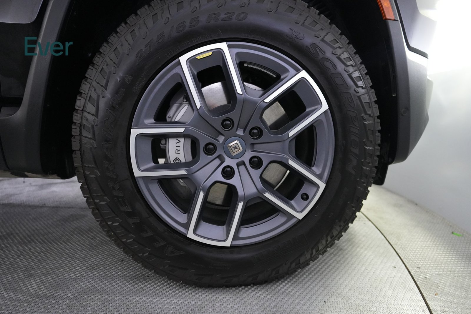 Used 2024 Rivian R1S Adventure Dual AWD/4WD image 20