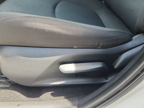 Used 2022 Toyota RAV4 LE AWD/4WD image 14