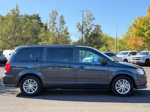 Used 2014 Dodge Grand Caravan SXT w/ UConnect Hands-Free Group FWD image 6