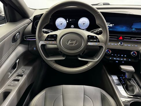 Used 2025 Hyundai Elantra SEL FWD image 15